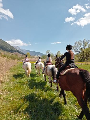 bimbe-a-cavallo