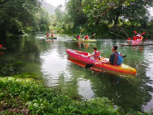 persone-in-canoa